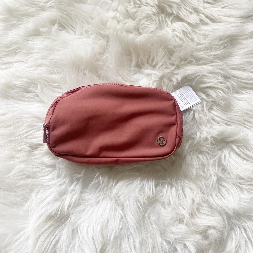 NWT Everywhere Belt Bag - Briar Rose